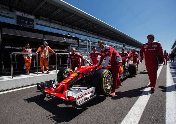 SOCHI, RUSSIA. APRIL 28, 2016. Scuderia Ferrari F1Team mechanics with a racing car at the Sochi Autodrom racing circuit ahead of the 2016 Formula 1 Russian Grand Prix. Sergei Savostyanov TASS  TS02124F