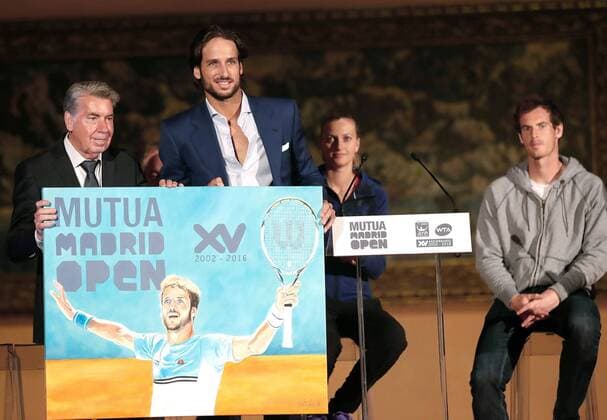 Director of the tournament Manolo Santana (L) poses with tennis players Feliciano Lopez (2L), Andy Murray (R) and Petra Kvitova (2R) during the presentation of the XV Mutua Madrid Open at the Thyssen-Bornemisza Museum in Madrid, Spain, 28 April 2016. The competition will be held from Sunday at Caja Magica arena in the Spanish capital. PRESENTATION OF THE XV MUTUA MADRID OPEN !ACHTUNG: NUR REDAKTIONELLE NUTZUNG!  MAD003 20160428-635974756091059439