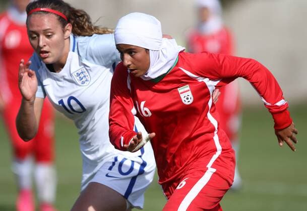 Fußball, Damen U16 Länderspiel, England - Iran Italy: England beats 2-0 Iran in Woman s U16 International Tournament football match Fehimeh Arzani (Right) vies with Melika Mohammadi (Iran) during of Woman s U16 International Tournament match between England and Iran where England beats Iran with 2-0 score.  AndreaxSpinelli