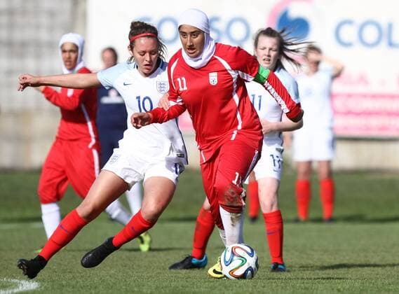 Fußball, Damen U16 Länderspiel, England - Iran Italy: England beats 2-0 Iran in Woman s U16 International Tournament football match Fatemeh Geraelisheikh (Right) vies with Ella Rutherfprf during of Woman s U16 International Tournament match between England and Iran where England beats Iran with 2-0 score.  AndreaxSpinelli