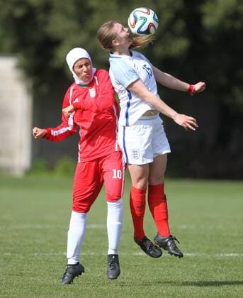 Fußball, Damen U16 Länderspiel, England - Iran Italy: England beats 2-0 Iran in Woman s U16 International Tournament football match Melika Mohammadi (Iran) vies with Miri Taylor (England)during of Woman s U16 International Tournament match between England and Iran where England beats Iran with 2-0 score.  AndreaxSpinelli