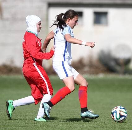 Fußball, Damen U16 Länderspiel, England - Iran Italy: England beats 2-0 Iran in Woman s U16 International Tournament football match Neda Rezapourlori (Left) vies with Connie Forman (England) during of Woman s U16 International Tournament match between England and Iran where England beats Iran with 2-0 score.  AndreaxSpinelli