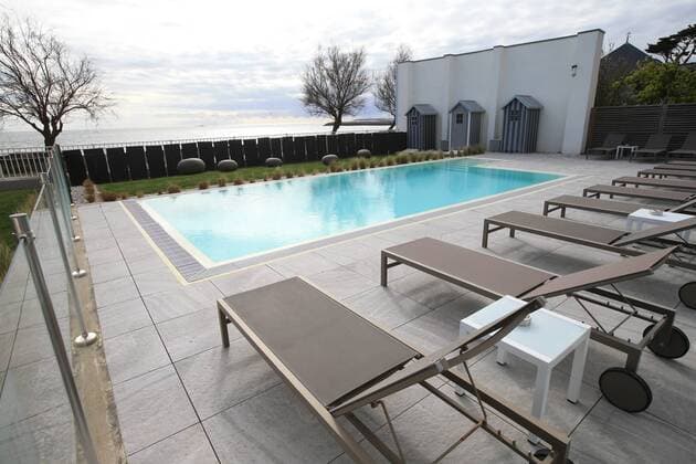 Fußball, EURO 2016, Quartier der Nationalmannschaft Schwedens in Pornichet Piscine exterieur Chateau des Tourelles - Pornichet FOOTBALL : Mannschaftsquartier der Nationalmannschaft von Schweden bei der EURO 2016 - Pornichet - Euro2016 - 29 04 2016 