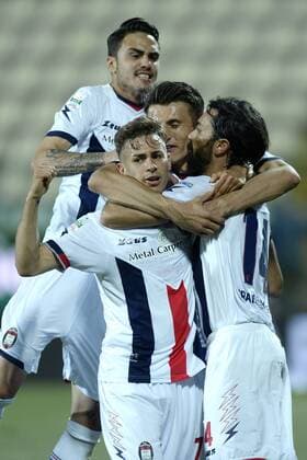 Fußball, Italien, FC Crotone steigt in die Serie A auf Db Modena 29 04 2016 - campionato di calcio serie B Modena-Crotone: esultanza gol Raffaele Palladino 