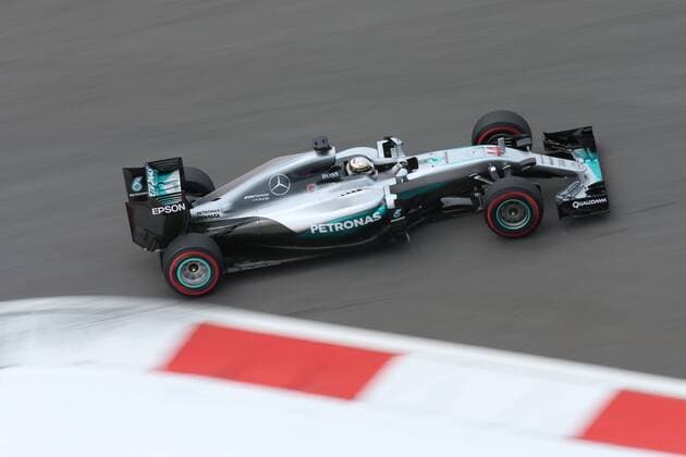 Motorsports: FIA Formula One World Championship WM Weltmeisterschaft 2016, Grand Prix of Russia, 44 Lewis Hamilton (GBR, Mercedes AMG Petronas Formula One Team), xHOCHxZWEIx