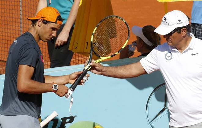 Spanish tennis player Rafael Nadal (L) and hos coach Toni Nadal during a training session for the Mutua Madrid Open at the Caja Magica court in Madrid, Spain, 30 April 2016. The Mutua Madrid Open runs from 29 April to 08 May 2016. Rafa Nadal training session !ACHTUNG: NUR REDAKTIONELLE NUTZUNG!  GRA052 20160430-635976185898892445
