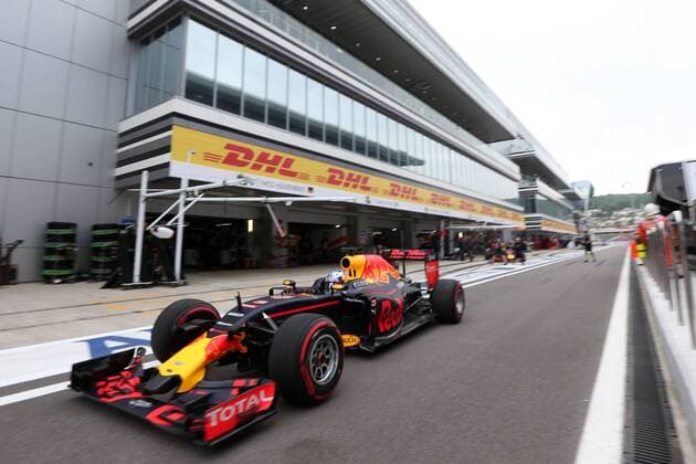Motorsports: FIA Formula One World Championship WM Weltmeisterschaft 2016, Grand Prix of Russia, 3 Daniel Ricciardo (AUS, Red Bull Racing), xHOCHxZWEIx