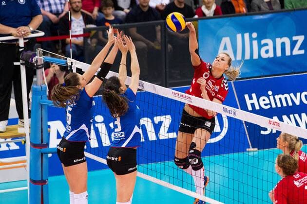 Stuttgart Angriff Kristina Mikhailenko ( 3 Dresdner SC); 1. Volleyball Bundesliga Frauen Play-Off Finale Spiel 4, Porsche-Arena, Stuttgart Germany, 20160430; Partie: Allianz MTV Stuttgart (AMS) vs Dresdner Sportclub (DSC); Copyright: Wuechner Eibner-Pressefoto EP_NWR
