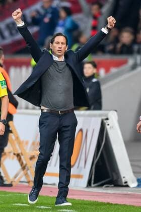 Leverkusen Trainer Roger Schmidt (Bayer 04 Leverkusen) jubelt beim Abpfiff beim Bundesliga Spiel zwischen Bayer 04 Leverkusen und Hertha BSC am 30.04.2016, Copyright: Schuelerx xEibnerx-xPressefoto EP_JSE