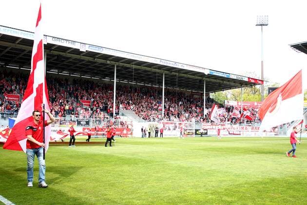 Fussball, Herren, 3. Liga, Saison 2015 2016 (36. Spieltag), FC Energie Cottbus - FC Würzburger Kickers, Fans von Energie Cottbus auf der Nordtribüne, 30.04.16,