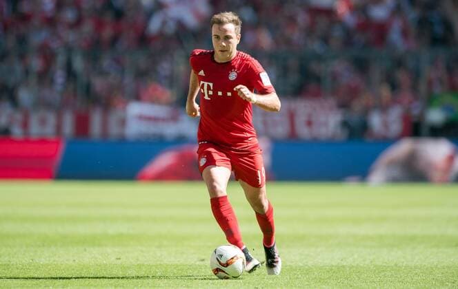 30. April 2016: Muenchen, Allianz Arena: Fussball 1. Bundesliga: FC Bayern Muenchen - Borussia Moenchengladbach: Muenchens Mario Goetze am Ball.