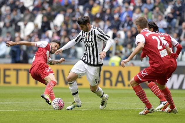 Fußball, Juventus Turin - FC Carpi 1909 Emanuele Suagher Carpi, Alvaro Morata Juventus Football Serie A 2015 2016 ITA Juventus Turin - FC Carpi filippoxalfero