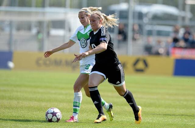 Frankfurt am Main 01.05.2016, xfux, Fussball UEFA Champions League Halbfinale Rueckspiel, 1.FFC Frankfurt - VfL Wolfsburg, emspor , v.l. Lena Goessling (VfL Wolfsburg), Mandy Islacker (1.FFC Frankfurt)