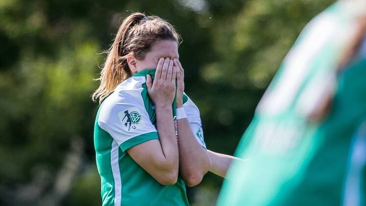 Lisa-Marie Scholz (SV Werder Bremen, 7) enttäuscht, enttäuscht schauend, disappointed nach der Niederlage, Fussball, Allianz Frauen-Bundesliga, SV Werder Bremen - SGS Essen, xdgx