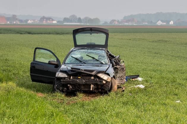 Themen der Woche - Sport Bilder des Tages - SPORT Hannover, Jungprofi Niklas Feierabend von Hannover 96, bei Verkehrsunfall getötet.Unfall K226 Hiddestorf, Foto: localpic
