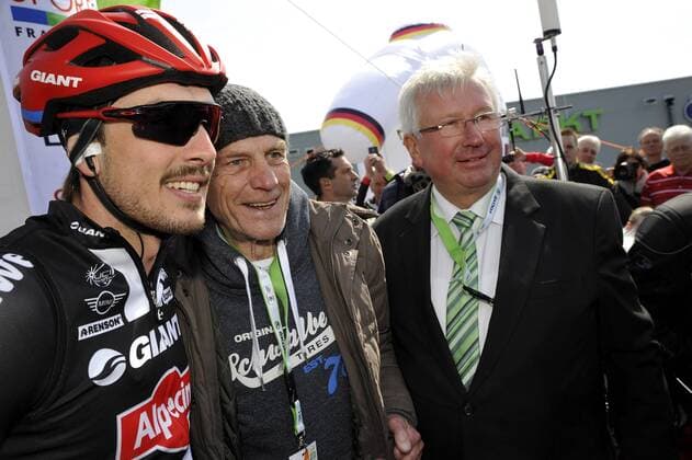 1.Mai 2016.Frankfurt, Radrennen Rund um den Finanzplatz Eschborn-Frankfurt John Degenkolb mit Radsportlegende Rudi Altig, und Veranstalter Bernd Moos-Achenbach vor dem Start