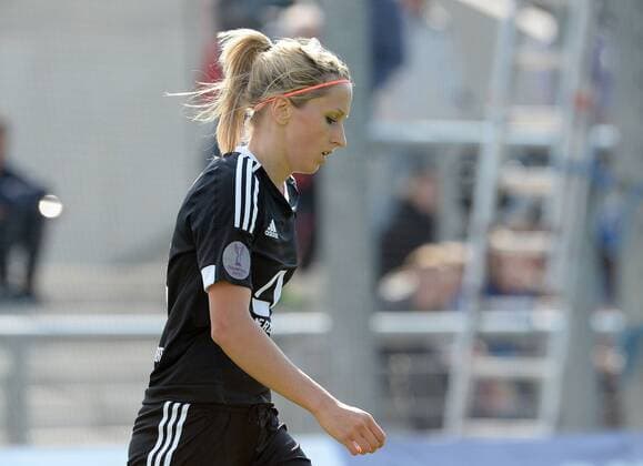 Frankfurt am Main 01.05.2016, xfux, Fussball UEFA Champions League Halbfinale Rueckspiel, 1.FFC Frankfurt - VfL Wolfsburg, emspor , v.l. Kathrin-Julia Hendrich (1.FFC Frankfurt) enttaeuscht, enttaeuscht schauend, dissapointed