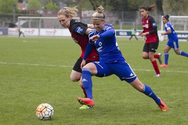 Freiburg Jana Vojtekova (SC Sand) (vorne) im Zweikampf, Aktion, mit Jenista Clark (SC Freiburg) (hinten) SC Freiburg vs SC Sand , Fussball, Allianz Frauen-Bundesliga 2015 2016, 01.05.2016 , Copyright: Fleig Eibner-Pressefoto EP_DFG