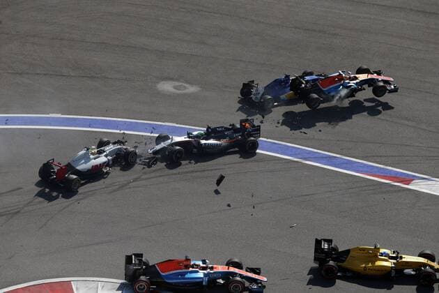 Russian Grand Prix, Sochi 28 April - 1 May 2016 01.05.2016 - Race, Crash, Esteban Gutierrez (MEX) Haas F1 Team VF-16, Nico Hulkenberg (GER) Sahara Force India F1 VJM09, Marcus Ericsson (SUE) Sauber C34 and Rio Haryanto (IND) Manor Racing MRT05 