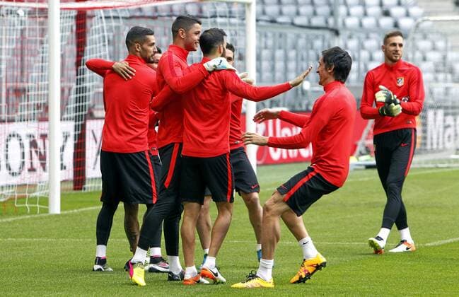 Atletico Madrid training session at Allianz Arena. In this picture, the players joke during the practice. xPABLOxMORENOx 
