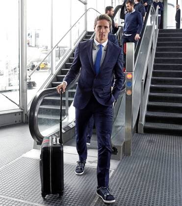 Bilder des Tages - SPORT The Atletico Madrid players arrive in Munich to play the Champions League match against Bayern. In this picture, Fernando Torres. xPABLOxMORENOxARRIEROx 