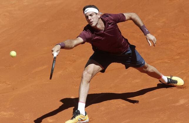 Argentina s Juan Martin del Potro returns the ball against Austrian Dominic Thiem during their first round match of the Mutua Madrid Open tennis tournament at the Caja Magica courts in Madrid, Spain, 03 May 2016. The Mutua Madrid Open runs from 29 April to 08 May. EFE J. J. Guillen Juan Martin del Potro vs. Dominic Thiem !ACHTUNG: NUR REDAKTIONELLE NUTZUNG!  GRA257 20160503-635978852994162424