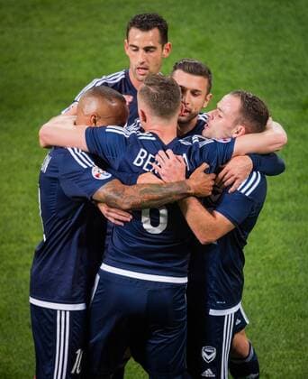 Fußball, AFC Champions League, Melbourne Victory - Gamba Osaka May 3, 2016 - Melbourne, Victoria, Australia - Melbourne Victory players celebrate after the first goal is scored during the 2016 Asian Champions League group G match between Melbourne Victory (AUS) and Gamba Osaka (JPN) at AAMI Park in Melbourne, Australia. Soccer 2016 - ACL - Melbourne Victory (AUS) beat Gamba Osaka (JPN) 2-1 - ZUMAk106