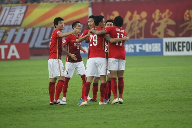 Fußball, AFC Champions League, Guangzhou Evergrande - Sydney FC Players of China s Guangzhou Evergrande celebrate after scoring a goal against Australia s Sydney FC in their Group H match during the 2016 AFC Champions League in Guangzhou city, south China s Guangdong province, 3 May 2016. Guangzhou Evergrande defeated Sydney FC 1-0. Guangzhou Evergrande beats Sydney FC at AFC Champions League  20160503_37603