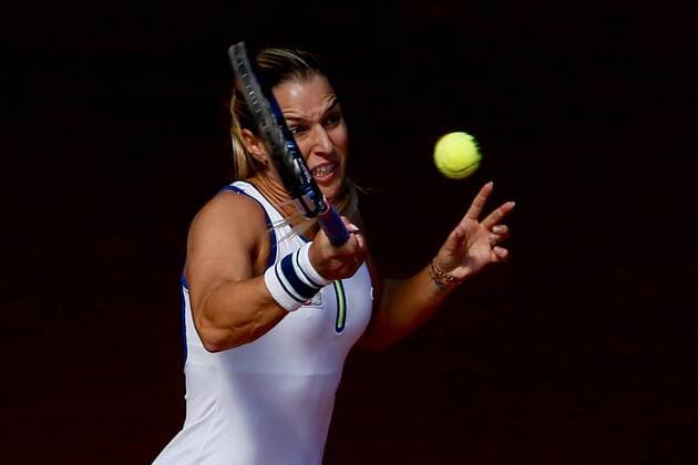 Slovak tennis player Dominika Cibulkova returns the ball to French Caroline Garcia during their Mutua Madrid Open tennis tournament second round match at the Caja Magica Tennis Center in Madrid, Spain, 03 May 2016. The Mutua Madrid Open runs from 29 April until 08 May 2016. CAROLINE GARCIA VS DOMINIKA CIBULKOVA !ACHTUNG: NUR REDAKTIONELLE NUTZUNG!  GRA256 20160503-635978929707870458