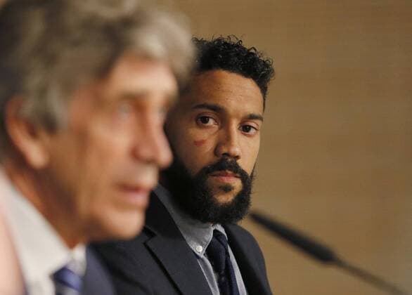 Manchester City Chilean coach Manuel Pellegrini (L) and French defense Gael Clichy deliver a press birefing at Santiago Bernabeu stadium in Madrid, Spain, 3 May 2016, where the team will face Real Madrid during their Champions League semifinal second leg match. PELLEGRINI PRESSER !ACHTUNG: NUR REDAKTIONELLE NUTZUNG!  CAM004 20160503-635979023682241859
