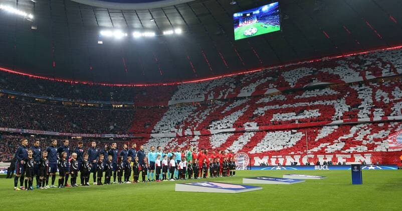 SOCCER - CL, Bayern vs Atletico MUNICH,GERMANY,03.MAY.16 - SOCCER - UEFA Champions League, semifinal, FC Bayern Muenchen vs Atletico Madrid. Image shows the teams and the referees during salutation. GEPAxpictures xThomasxBachun