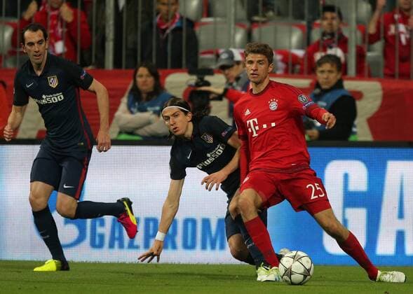 SOCCER - CL, Bayern vs Atletico MUNICH,GERMANY,03.MAY.16 - SOCCER - UEFA Champions League, semifinal, FC Bayern Muenchen vs Atletico Madrid. Image shows Diego Godin, Filipe Luis (Atletico) and Thomas Mueller (Bayern). GEPAxpictures xThomasxBachun