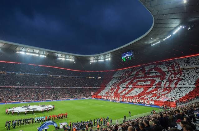 FUSSBALL CHAMPIONS LEAGUE SAISON 2015 2016 HALBFINALE RUECKSPIEL FC Bayern Muenchen - Atletico Madrid 03.05.2016 Die Fans vom FC Bayern Muenchen zelebrieren eine Fan-Choreographie 