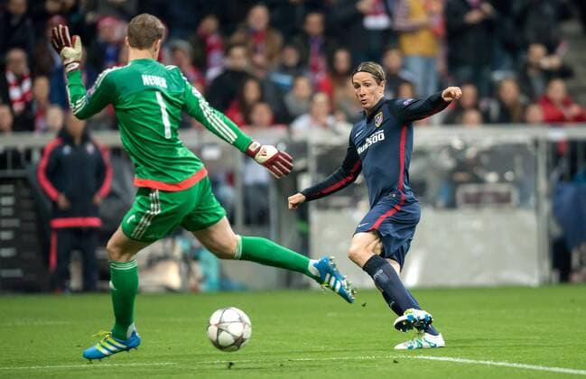 3. Mai 2016: Muenchen, Allianz Arena: Fussball UEFA Champions League, Halbfinale: FC Bayern Muenchen - Atletico Madrid: Muenchens Torwart Manuel Neuer gegen Madrids Fernando Torres.