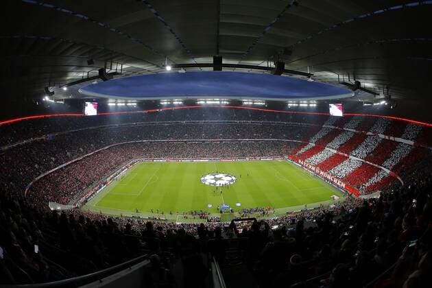 Die Allianz Arena vor dem Halbfinalspiel Bayern-Atletico von oben . FC Bayern München-Atletico Madrid . München, GER, 03.05.2016, Halbfinale Rückspiel, Fussball-Champions League 2015-2016 .