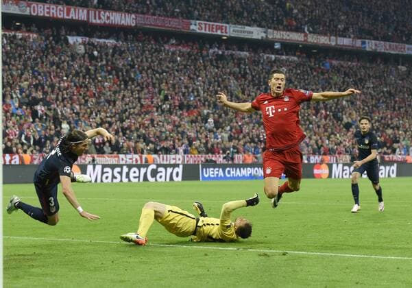03.05.2016, Fussball UEFA Champions League 2015 2016, Halbfinale, Rückspiel, FC Bayern München - Atletico Madrid, in der Allianz-Arena München, v.li: Filipe Luis (Atletico Madrid), Torwart Jan Oblak (Atletico Madrid), Robert Lewandowski (FC Bayern München). 