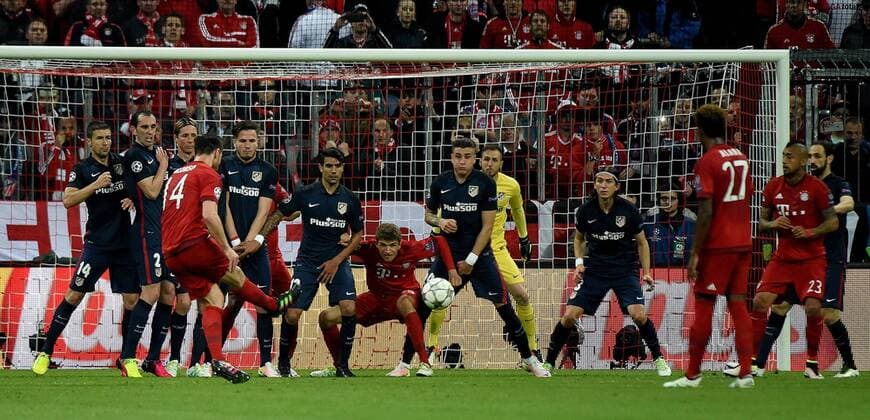 03.05.2016, xjhx, Fussball Champions League, FC Bayern Muenchen - Atletico Madrid, emspor, v.l. Xabi Alonso (FC Bayern Muenchen) Goal scored, Tor zum 1:0 Muenchen