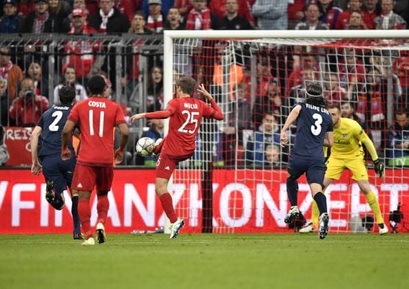Torchance Schuss Thomas Müller FC Bayern München FC Bayern München FCB vs Atletico Madrid UEFA Champions-League CL Halbfinale Rückspiel Saison 2015 2016 München Allianz Arena 03.05.2016 FC Bayern München FCB vs Atletico Madrid