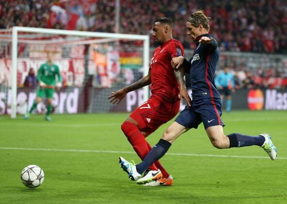 SOCCER - CL, Bayern vs Atletico MUNICH,GERMANY,03.MAY.16 - SOCCER - UEFA Champions League, semifinal, FC Bayern Muenchen vs Atletico Madrid. Image shows Jerome Boateng (Bayern) and Fernando Torres (Atletico). GEPAxpictures xThomasxBachun