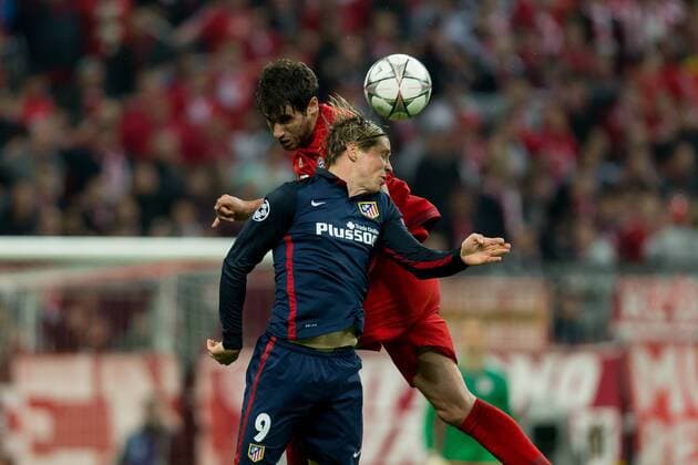 Dienstag. 03.05.2016, Champions League - Halbfinale, Rueckspiel in Muenchen, Saison 2015 2016, FC Bayern Muenchen - Atletico Madrid, v-l Fernando Torres (Atletico) gegen Javi MARTINEZ (FCB) DeFodi507