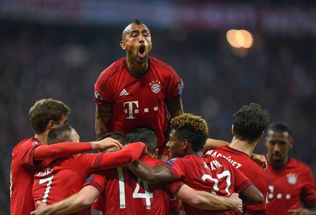 FUSSBALL CHAMPIONS LEAGUE SAISON 2015 2016 HALBFINALE RUECKSPIEL FC Bayern Muenchen - Atletico Madrid 03.05.2016 Arturo Vidal (FC Bayern Muenchen) jist beim Torjubel nach dem 1:0 obenauf 