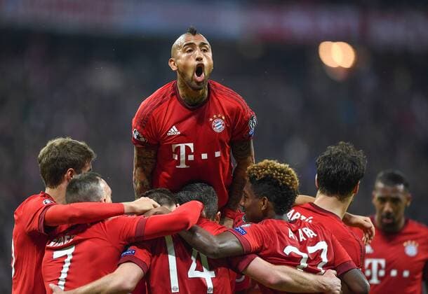FUSSBALL CHAMPIONS LEAGUE SAISON 2015 2016 HALBFINALE RUECKSPIEL FC Bayern Muenchen - Atletico Madrid 03.05.2016 Arturo Vidal (FC Bayern Muenchen) jist beim Torjubel nach dem 1:0 obenauf 