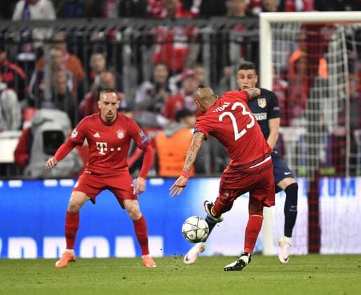 Torchance Schuss von Arturo Vidal FC Bayern München FC Bayern München FCB vs Atletico Madrid UEFA Champions-League CL Halbfinale Rückspiel Saison 2015 2016 München Allianz Arena 03.05.2016 FC Bayern München FCB vs Atletico Madrid