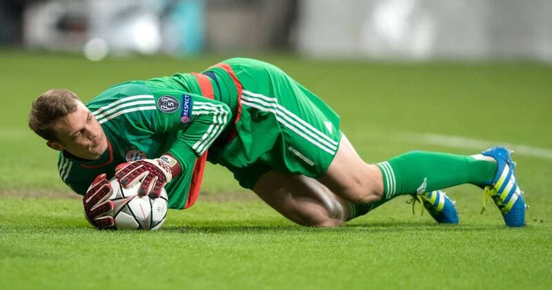 3. Mai 2016: Muenchen, Allianz Arena: Fussball UEFA Champions League, Halbfinale: FC Bayern Muenchen - Atletico Madrid: Muenchens Torwart Manuel Neuer am Ball.