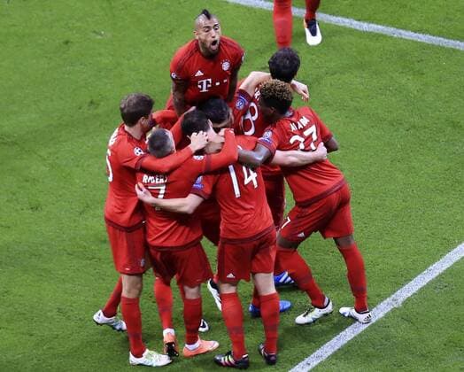 03.05.2016, Fussball UEFA Champions League 2015 2016, Halbfinale, Rückspiel, FC Bayern München - Atletico Madrid, in der Allianz-Arena München, Torjubel Xabi Alonso (mi, FC Bayern München) 