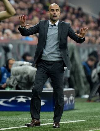 03.05.2016, xjhx, Fussball Champions League, FC Bayern Muenchen - Atletico Madrid, emspor, v.l. Josep Pep Guardiola (Trainer FC Bayern Muenchen) gibt Anweisungen, gestikuliert, mit den Armen gestikulieren gives instructions, gesticulate, gesticolando. Muenchen
