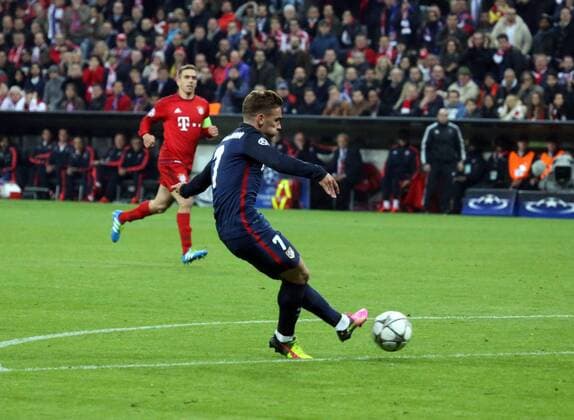 FC Bayern München - Atletico Madrid Deutschland, München, 03.05.2016, Fussball, UEFA Champions League, Saison 2015 2016, Halbfinale, Rückspiel, FC Bayern München - Atletico Madrid: Antoine Griezmann (Atletico Madrid); Tor 1:1 Griezmann.