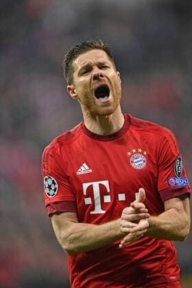 Xabi Xabier Olano Alonso FC Bayern München fordert Publikkum Zuschauer Gestik, Geste FC Bayern München FCB vs Atletico Madrid UEFA Champions-League CL Halbfinale Rückspiel Saison 2015 2016 München Allianz Arena 03.05.2016 FC Bayern München FCB vs Atletico Madrid