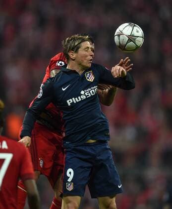 FUSSBALL CHAMPIONS LEAGUE SAISON 2015 2016 HALBFINALE RUECKSPIEL FC Bayern Muenchen - Atletico Madrid 03.05.2016 Fernando Torres (Atletico Madrid) im Kopfballduell 
