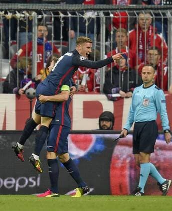 03.05.2016, Fussball UEFA Champions League 2015 2016, Halbfinale, Rückspiel, FC Bayern München - Atletico Madrid, in der Allianz-Arena München, Torjubel Antoine Griezmann (Atletico Madrid) zum 1:1 Ausgleich. 